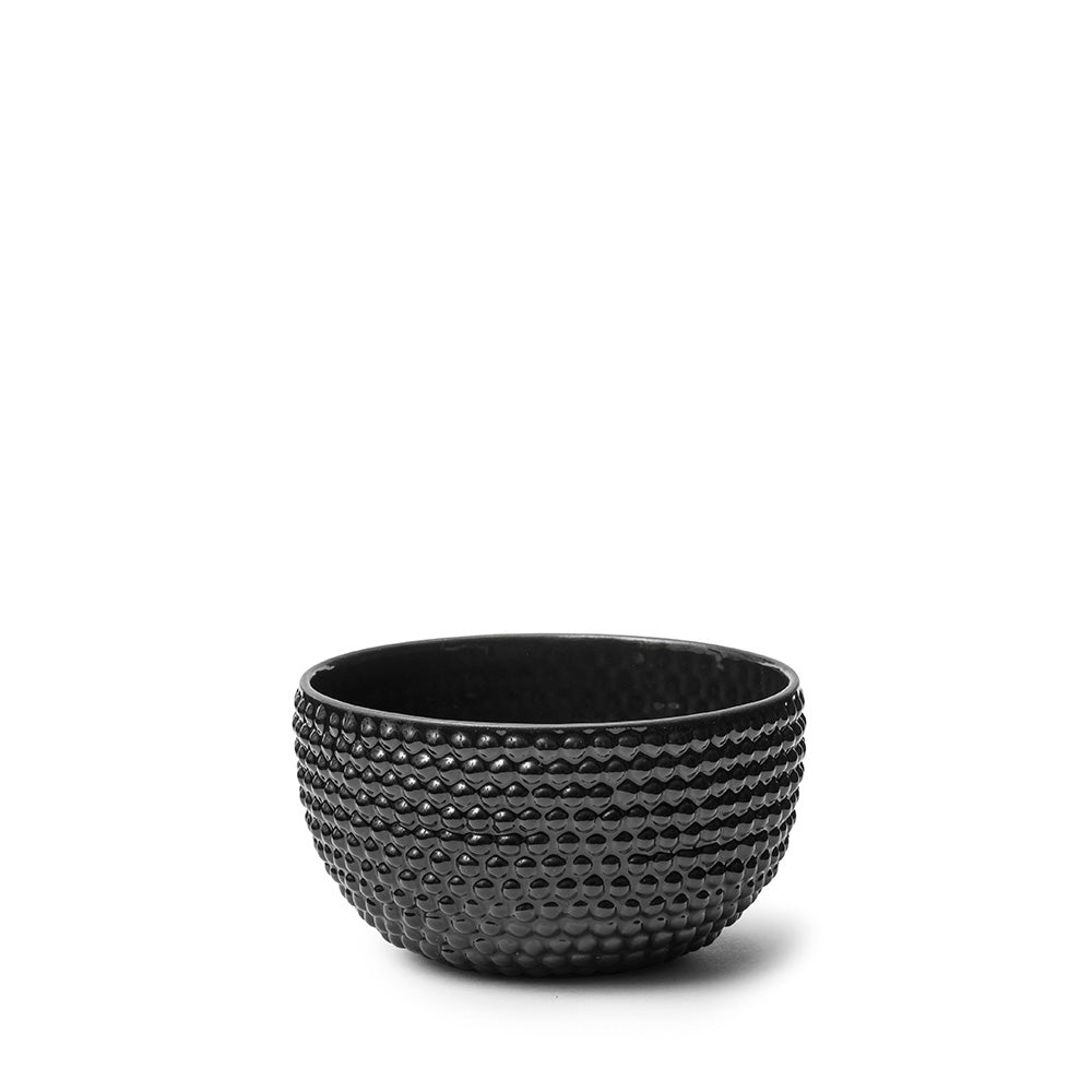 Sort skål i keramik, glaseret, håndlavet og designet af Louise Heisel