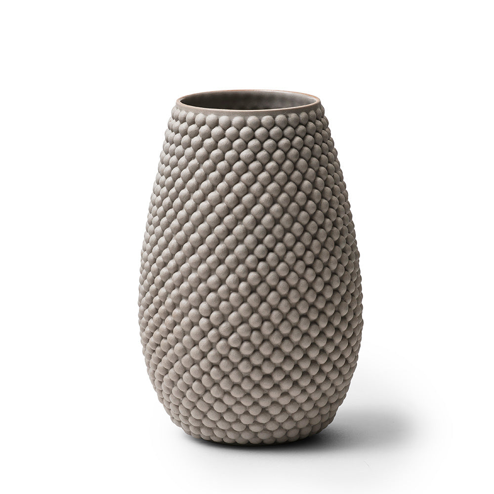 Keramik vase med bobler i mat beige, 18 cm høj, håndlavet og designet af Louise Heisel