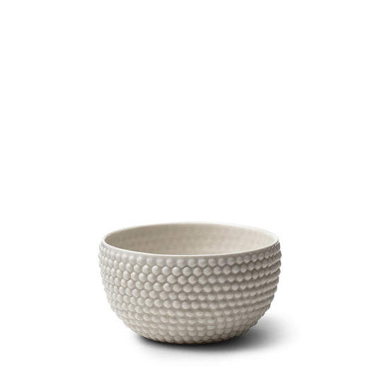 Hvide skåle i keramik, glaseret, håndlavet og designet af Louise Heisel