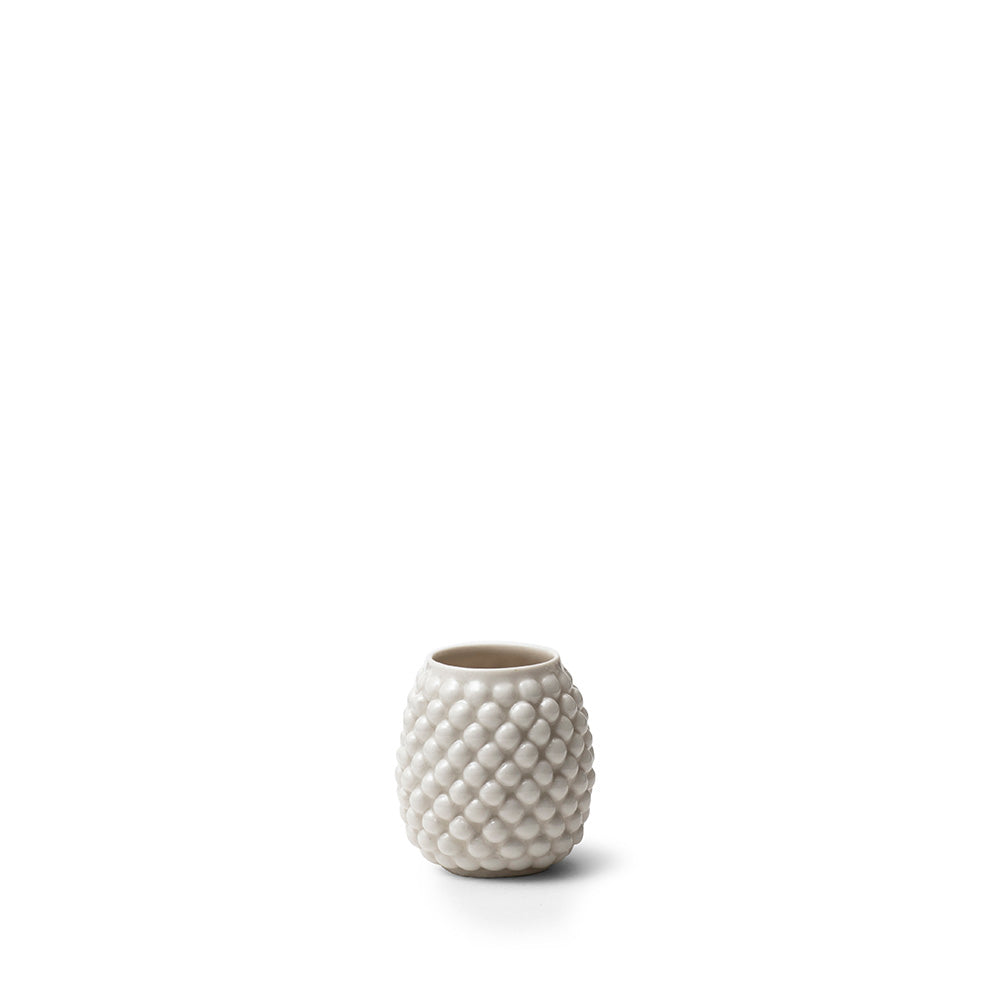 Hvid vase 6,5 cm, med bobler og blank glasur., håndlavet og designet af Louise Heisel